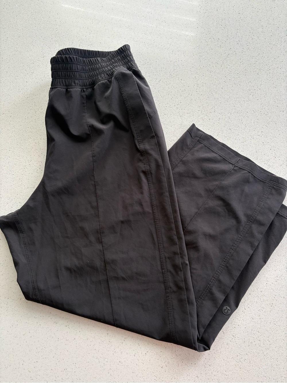 Lululemon womans loose cropped pants